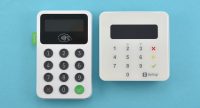 iZettle Reader à gauche, SumUp Air à droite