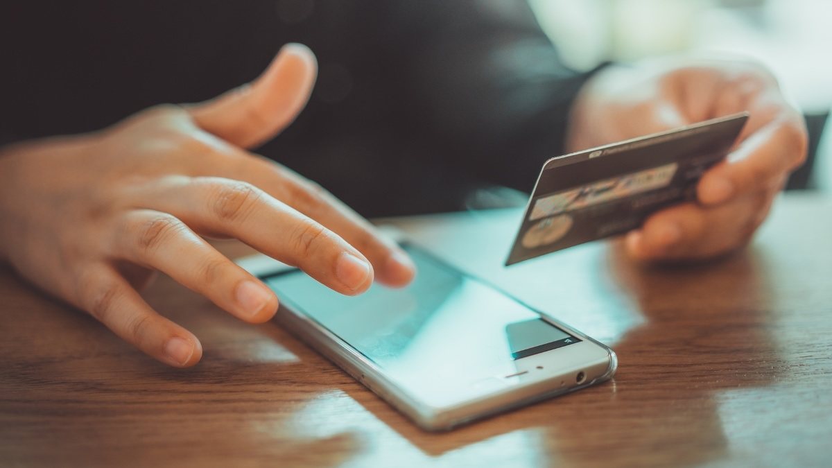 Paiement mobile avec entrée manuelle des données bancaires