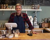 Restaurateur et caisse enregistreuse