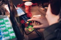 Coronavirus sur un terminal de paiement