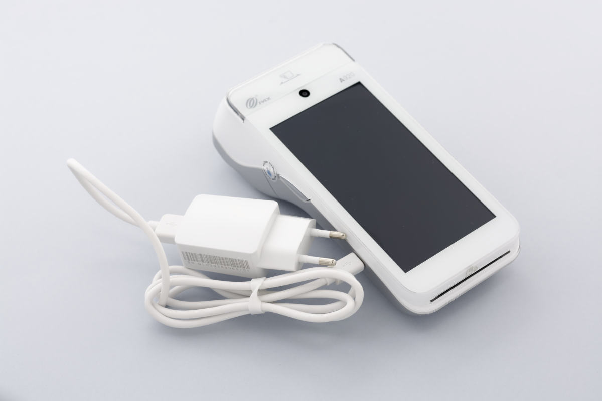 Pax A920 branchement câble micro USB PAX A920 : branchement câble micro USB