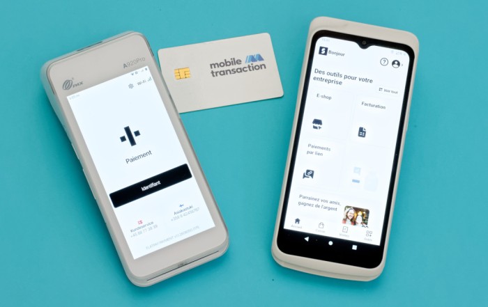 Terminaux de Flatpay et SumUp et carte Mobile Transaction au milieu
